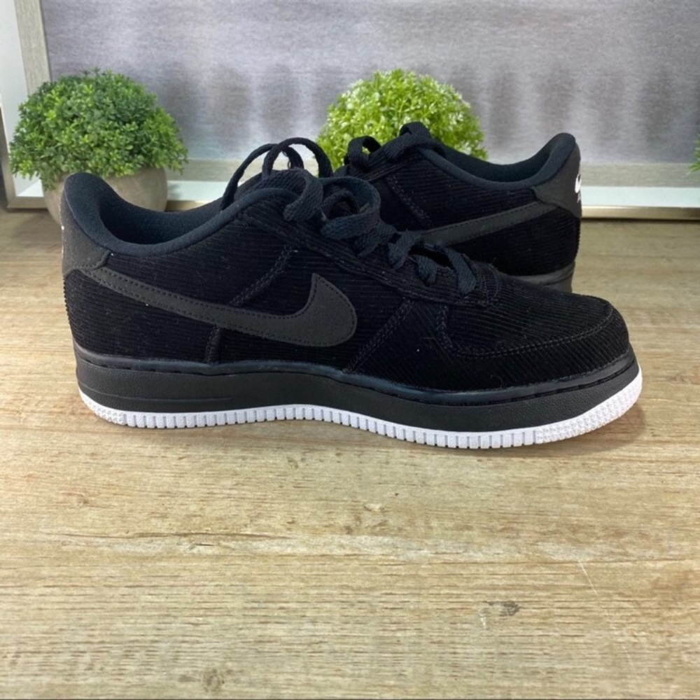 Nike Air Force 1. New in box. Corduroy black. - Picture 4 of 9